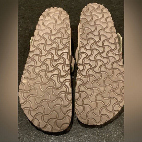 Birkenstock Gizeh Sandal Nubuck Stone - 38 - Women’s 7 - Picture 5 of 8